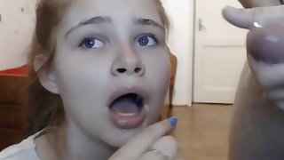 Gamer girl forgets to turn off the stream after playing Fortnite
